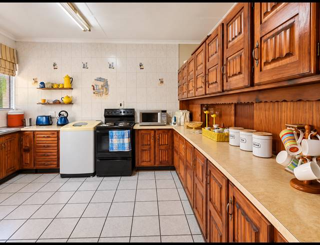 2 BEDROOM TOWNHOUSE FOR SALE IN THREE RIVERS